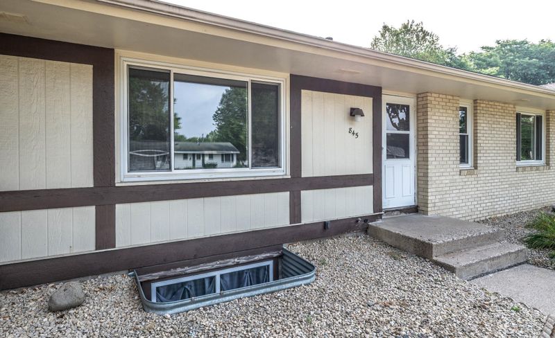 845 Cortland Dr, Apple Valley, MN 55124
