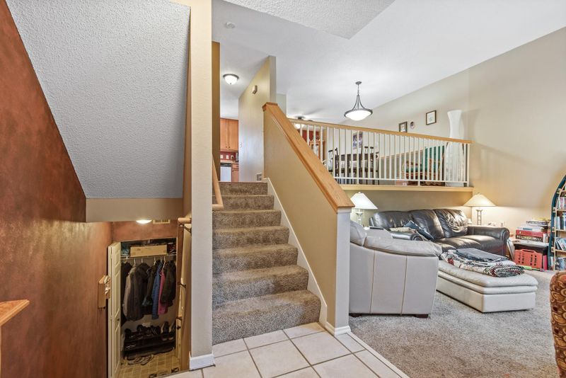 6520 Regency Ln, Eden Prairie, MN 55344