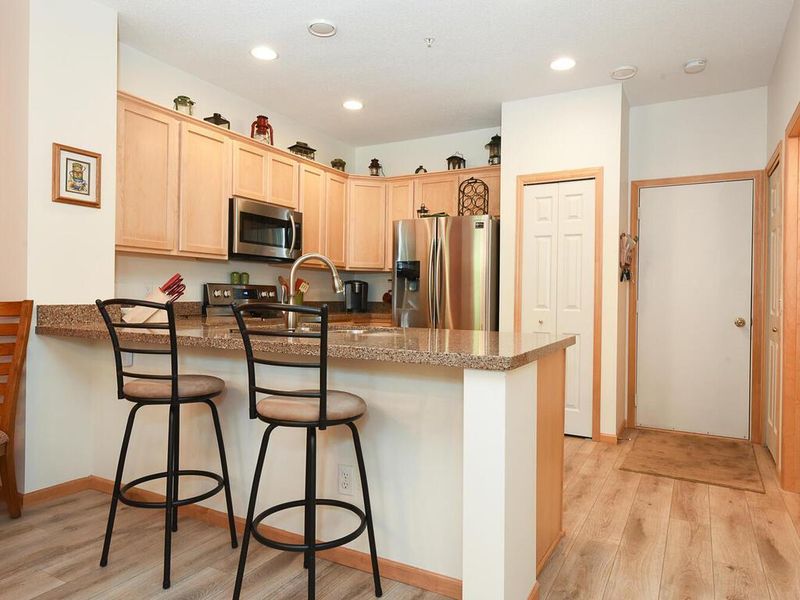 13752 Atrium Ave #402, Rosemount, MN 55068