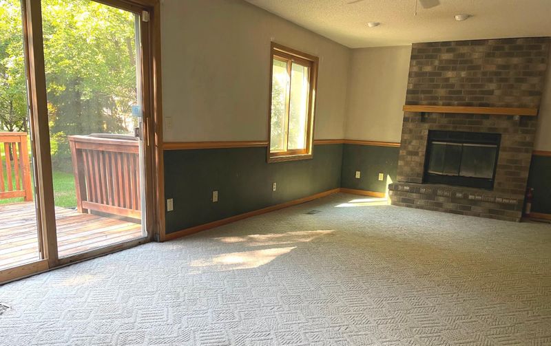 2188 Schoolmaster Dr, Chaska, MN 55318