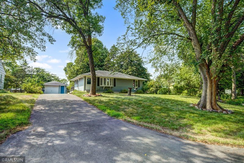 43 Oday St N, Maplewood, MN 55119