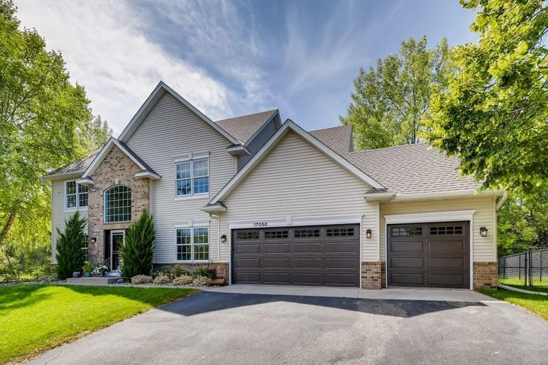 17050 Wilderness Trl SE, Prior Lake, MN 55372