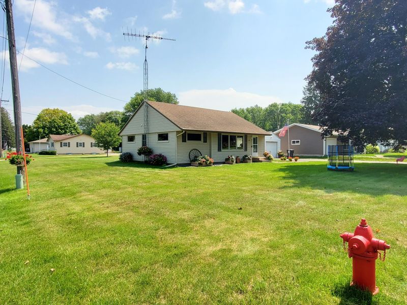 140 3rd Ave NW, Elgin, MN 55932