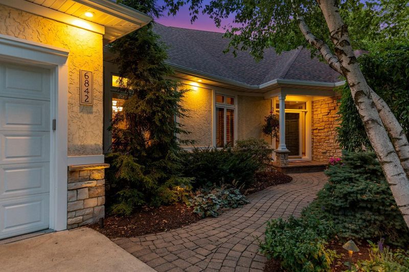 6842 Highover Dr, Chanhassen, MN 55317