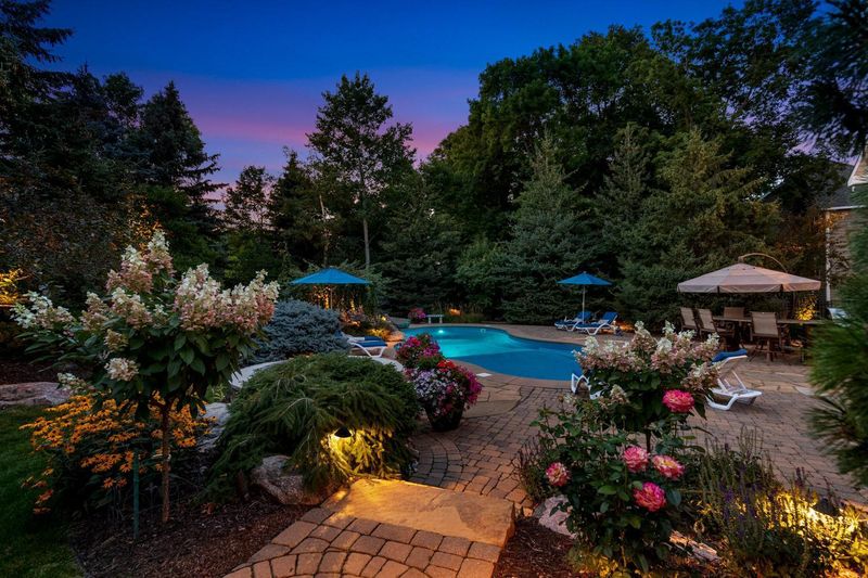 6842 Highover Dr, Chanhassen, MN 55317