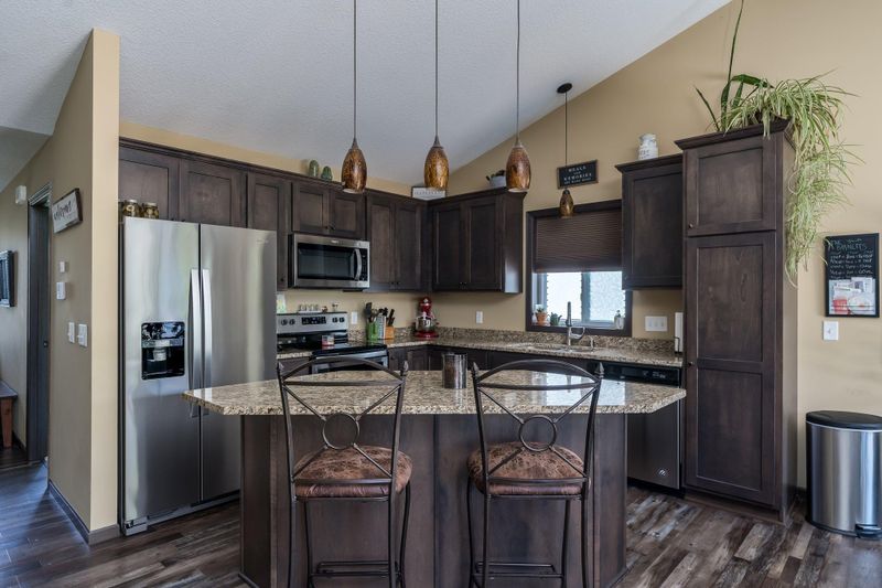 609 Tomahawk Ct, Madison Lake, MN 56063