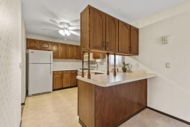 2144 Woodlynn Ave, Maplewood, MN 55109