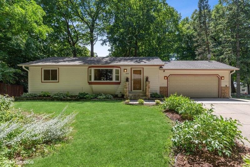 6800 Ringo Dr, Chanhassen, MN 55317