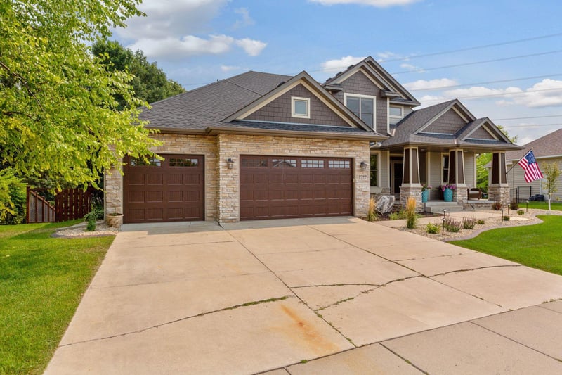 9760 Troy Ln N, Osseo, MN 55311