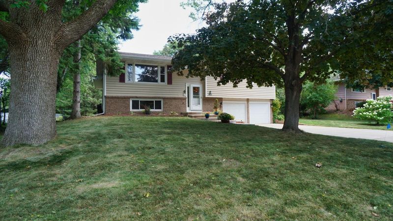 1896 Sterling Ave N, Maplewood, MN 55109