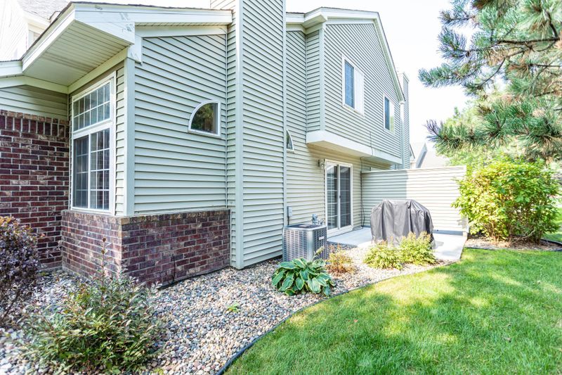 8868 Branson Dr #13, Inver Grove Heights, MN 55076