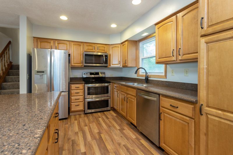 6880 Empire Ln N, Maple Grove, MN 55311