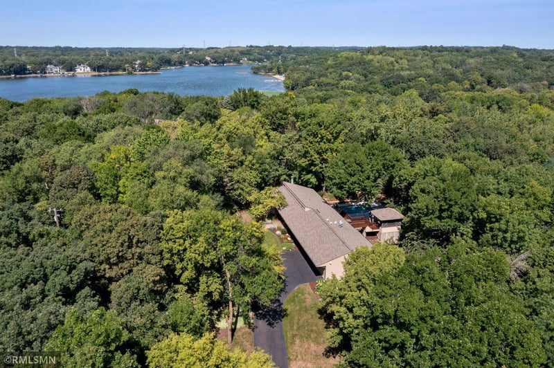 7042 Willow Creek Rd, Eden Prairie, MN 55344