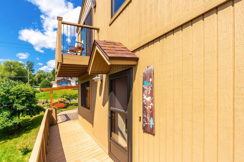 32 W 8th St, Duluth, MN 55806