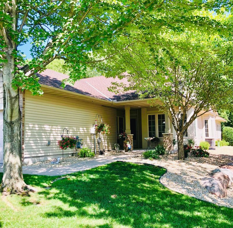 6834 24th St N, Oakdale, MN 55128