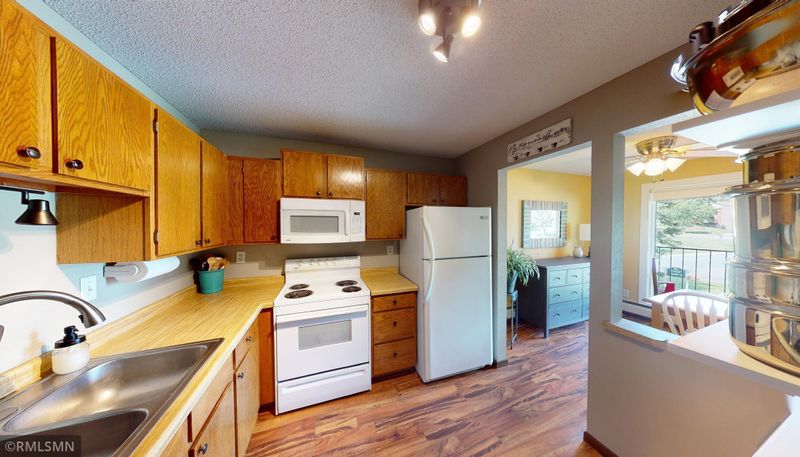 3440 Golfview Dr #122, Eagan, MN 55123