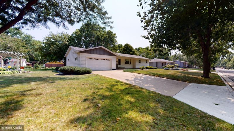 1213 9th St SE, Willmar, MN 56201