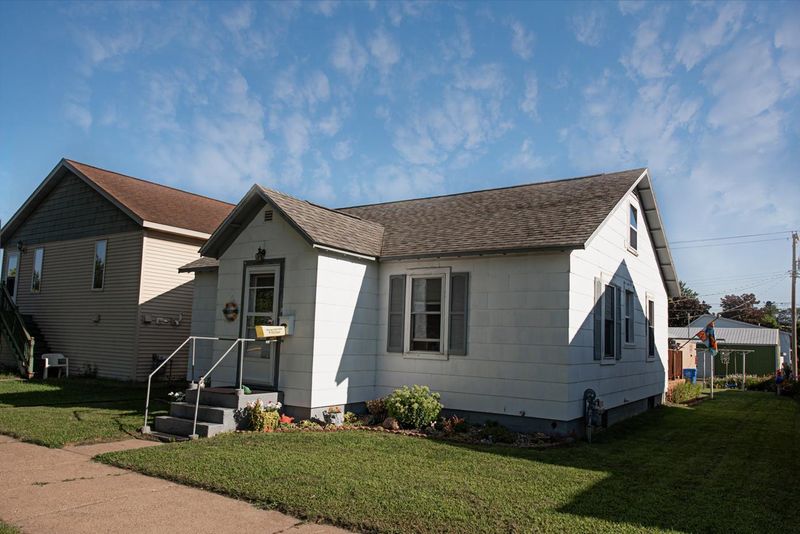 1064 E Broadway St, Winona, MN 55987