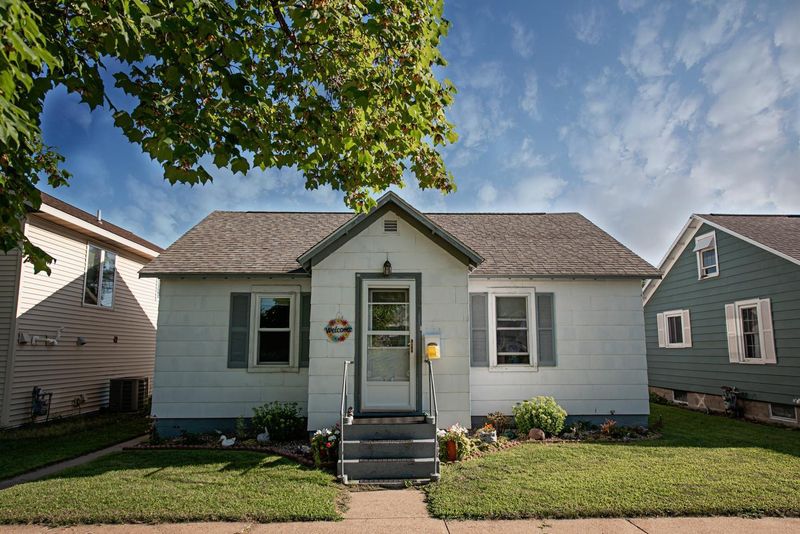 1064 E Broadway St, Winona, MN 55987