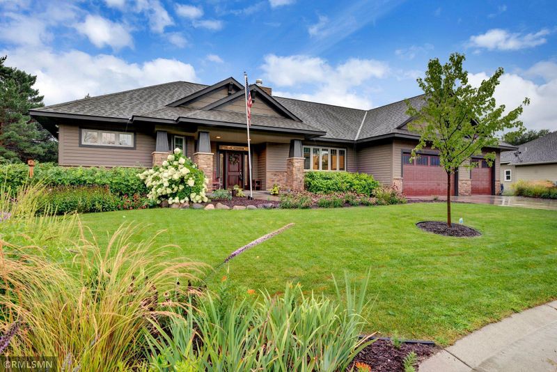 1017 Oak Bluff Cir, Saint Paul, MN 55119