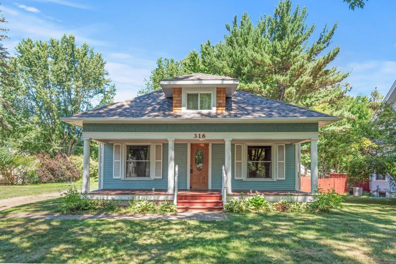 316 5th St SE, Braham, MN 55006