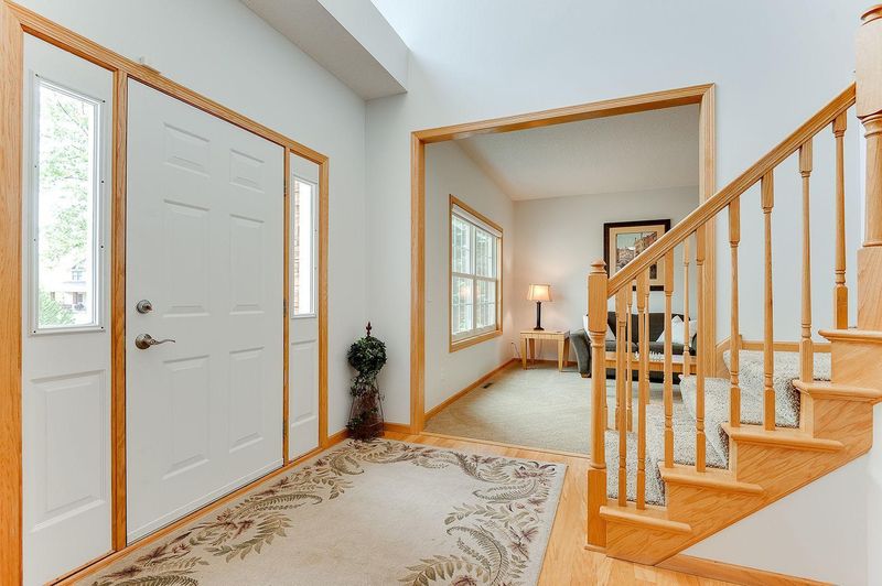 3184 Mulligan Ln, Chaska, MN 55318