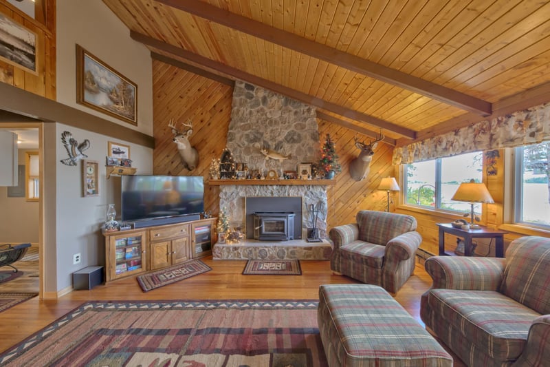 49260 Dixon Lake Resort Rd, Squaw Lake, MN 56681