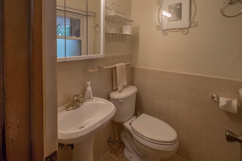 1257 Delaware Ave, Mendota Heights, MN 55118
