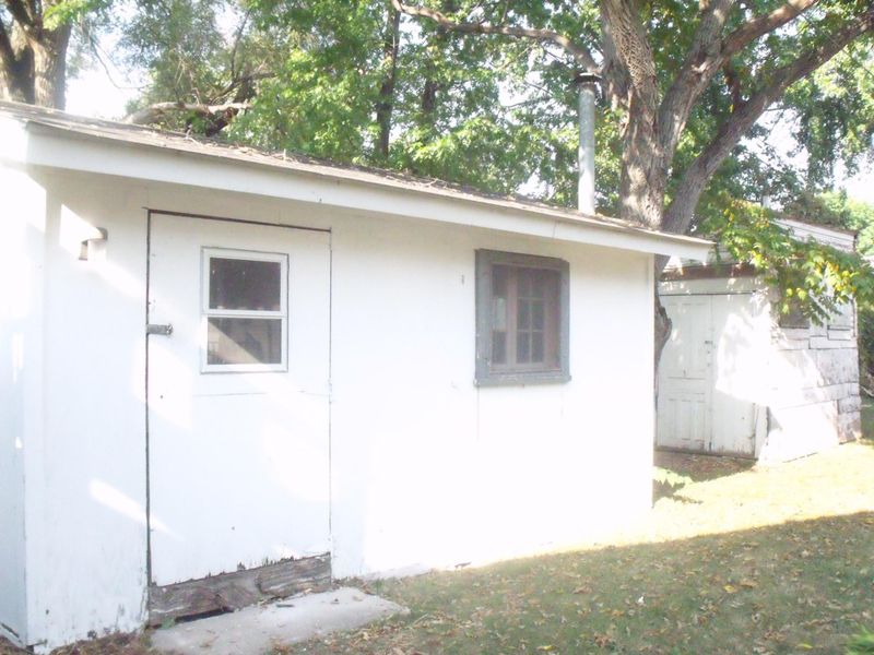 921 3rd Ave NW, Faribault, MN 55021