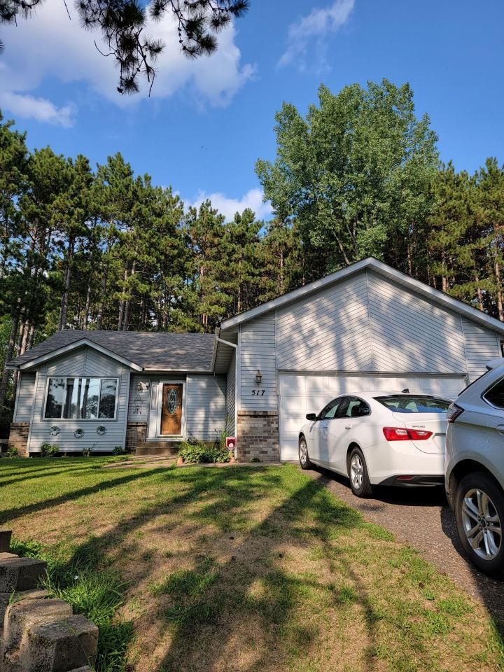 517 Beaver Dam Dr S, East Bethel, MN 55011