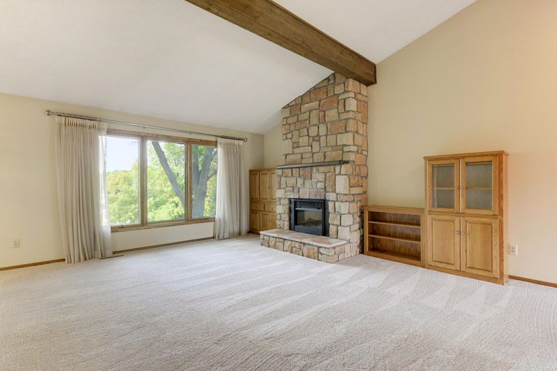 5557 Hyland Courts Dr, Bloomington, MN 55437