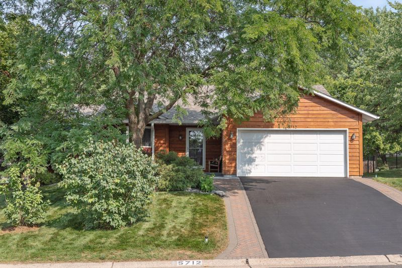 5712 Deer Trl W, Shoreview, MN 55126