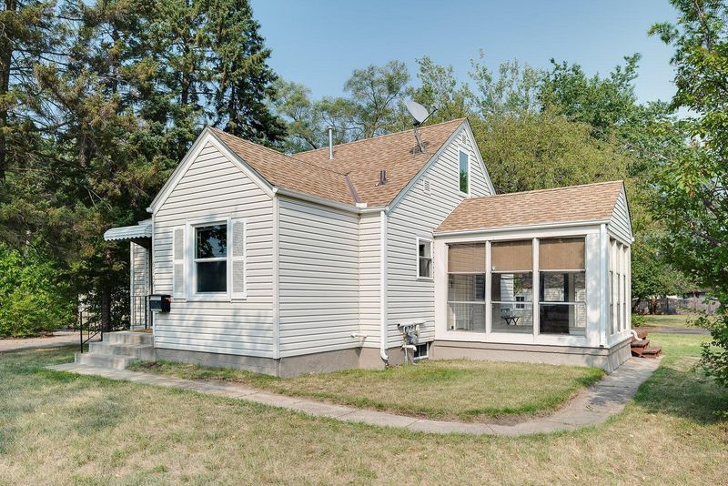 6106 Lakeland Ave N, Crystal, MN 55428