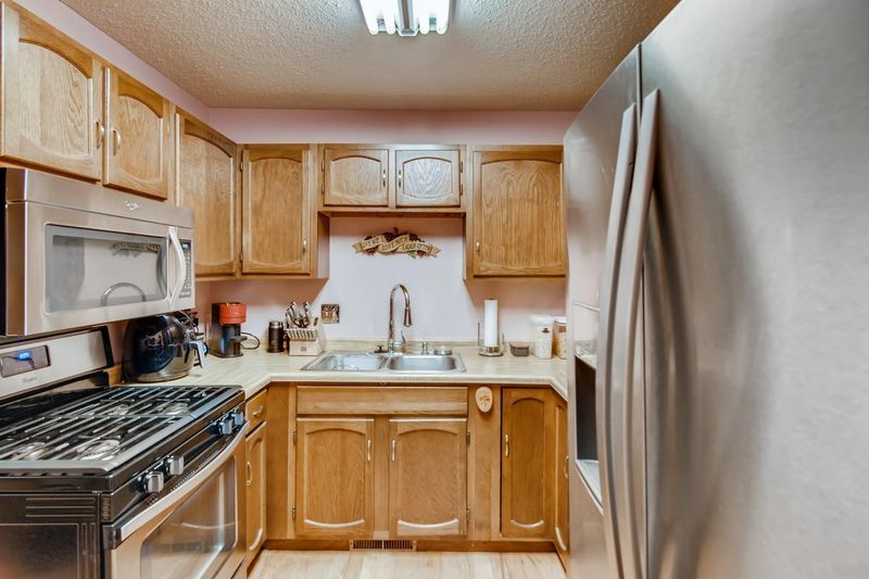1637 N Brenner Ps, Fridley, MN 55432