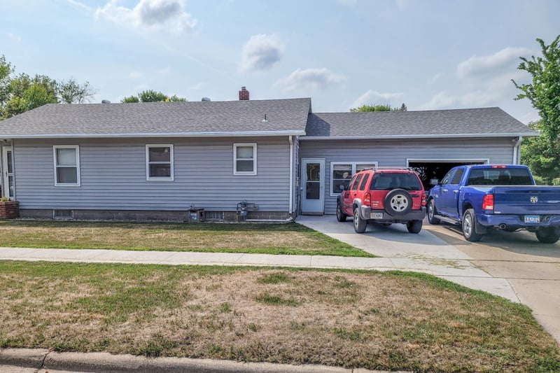 502 13th St NW, East Grand Forks, MN 56721