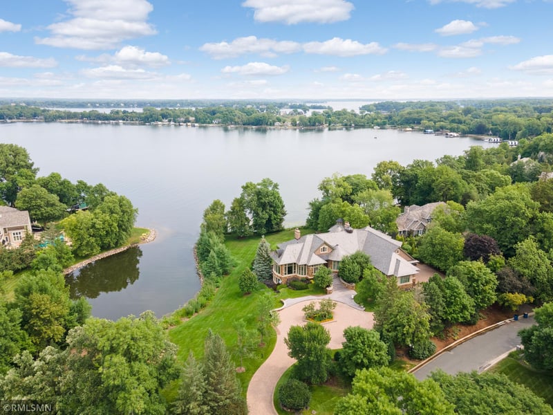 60 Clay Cliffe Dr, Excelsior, MN 55331