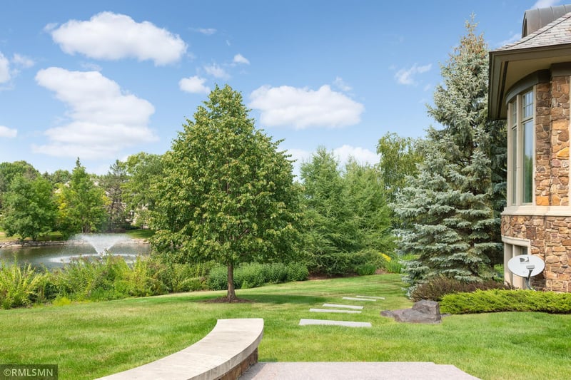 60 Clay Cliffe Dr, Excelsior, MN 55331