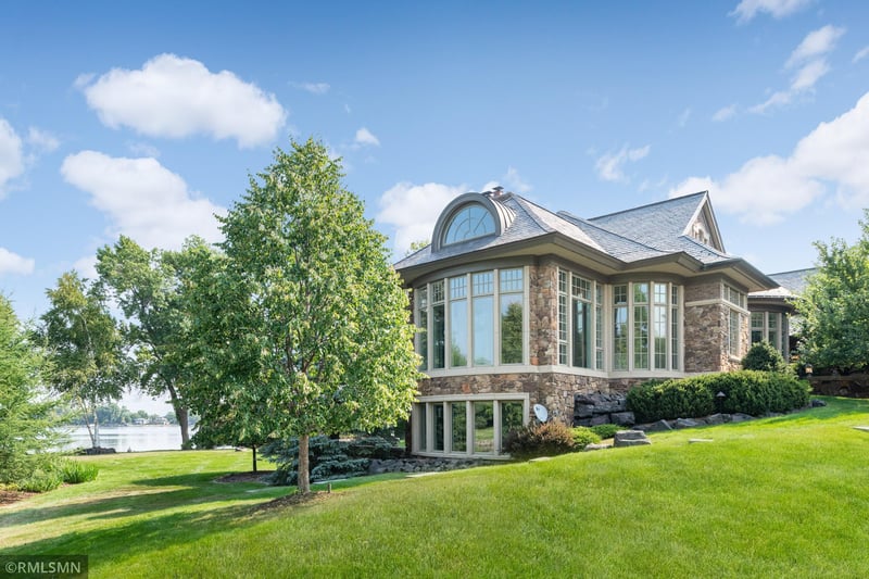 60 Clay Cliffe Dr, Excelsior, MN 55331