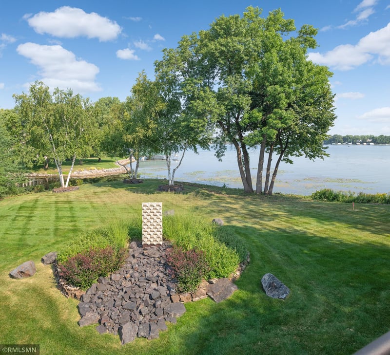 60 Clay Cliffe Dr, Excelsior, MN 55331