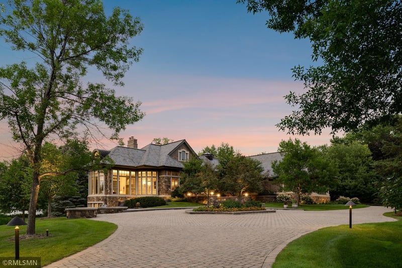 60 Clay Cliffe Dr, Excelsior, MN 55331