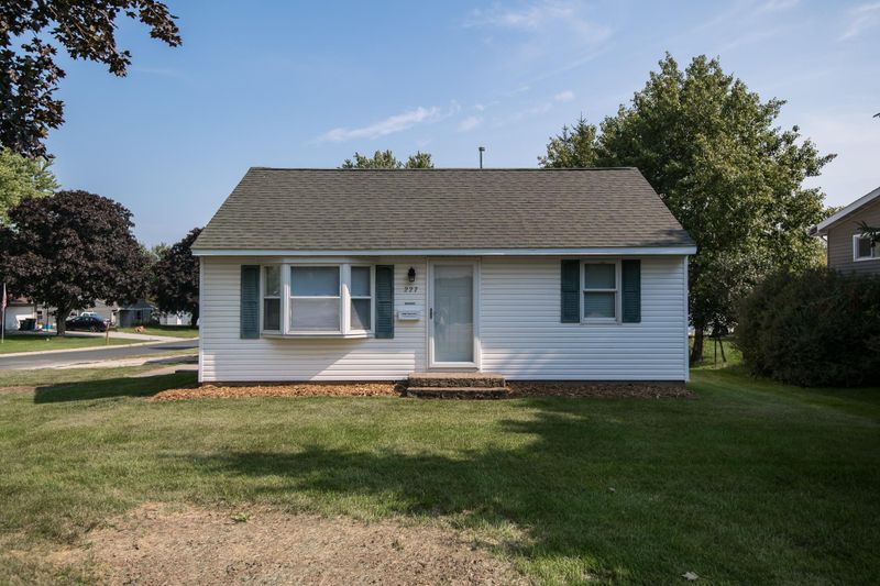 227 4th St W, Eyota, MN 55934