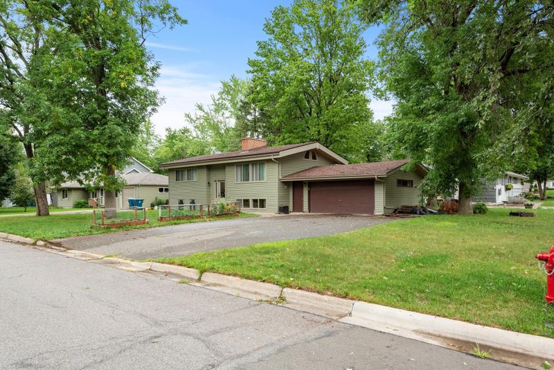 1091 6th St SE, Forest Lake, MN 55025