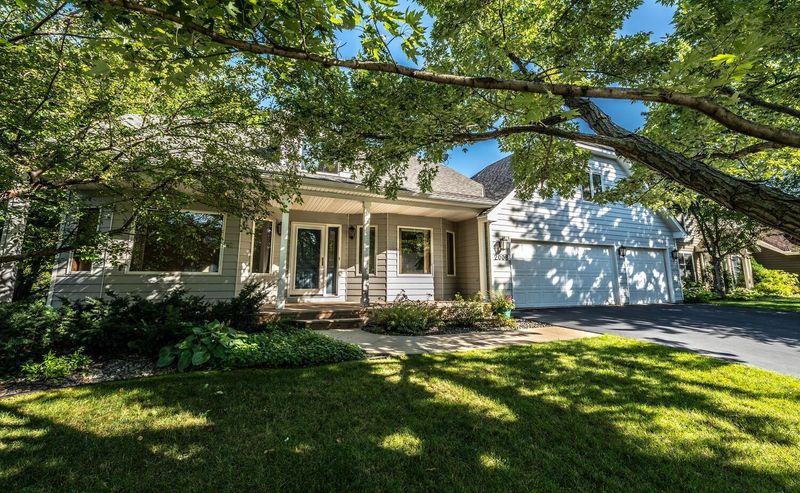 2008 Waterford Ln, Chaska, MN 55318