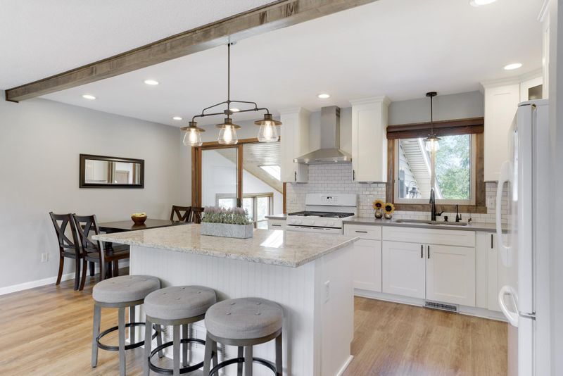 6606 Hokah Dr, Circle Pines, MN 55014