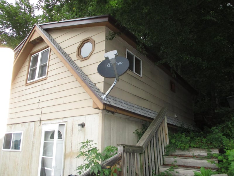 128 S Hill St, Fountain City, WI 54629