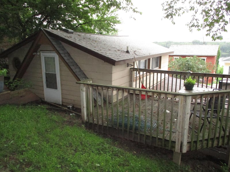 128 S Hill St, Fountain City, WI 54629