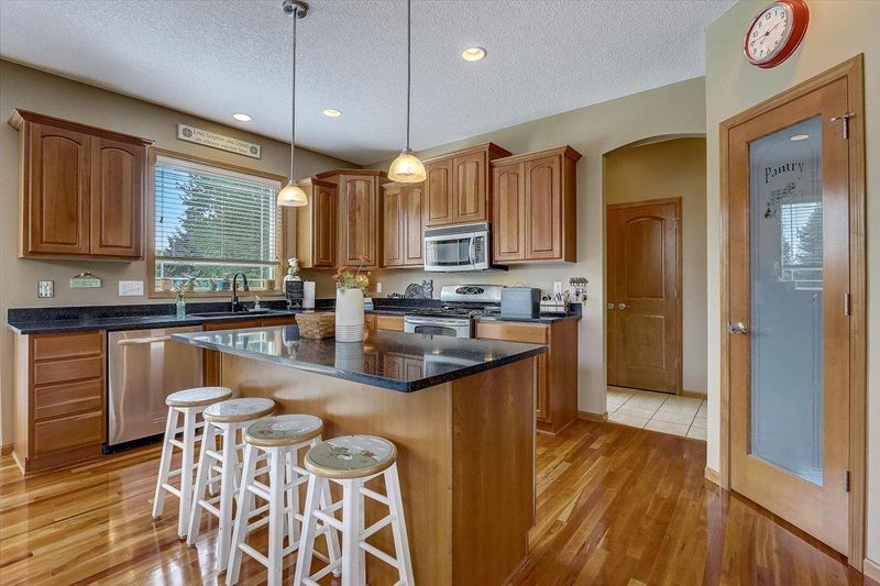 10948 Ashley Ln, Woodbury, MN 55129