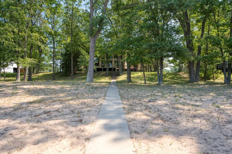 1331 E Lake Dr, Shell Lake, WI 54871