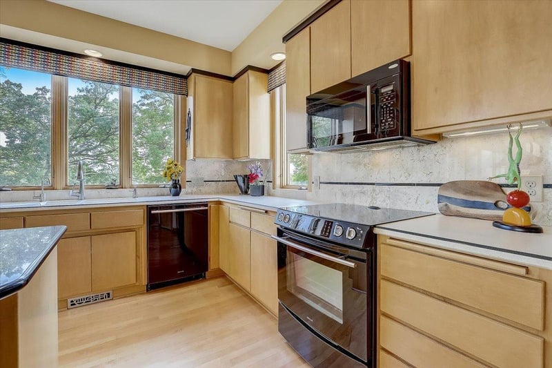 1060 Bayside Ln, Mound, MN 55364