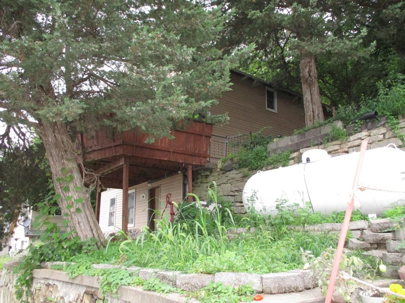 130 S Hill St, Fountain City, WI 54629
